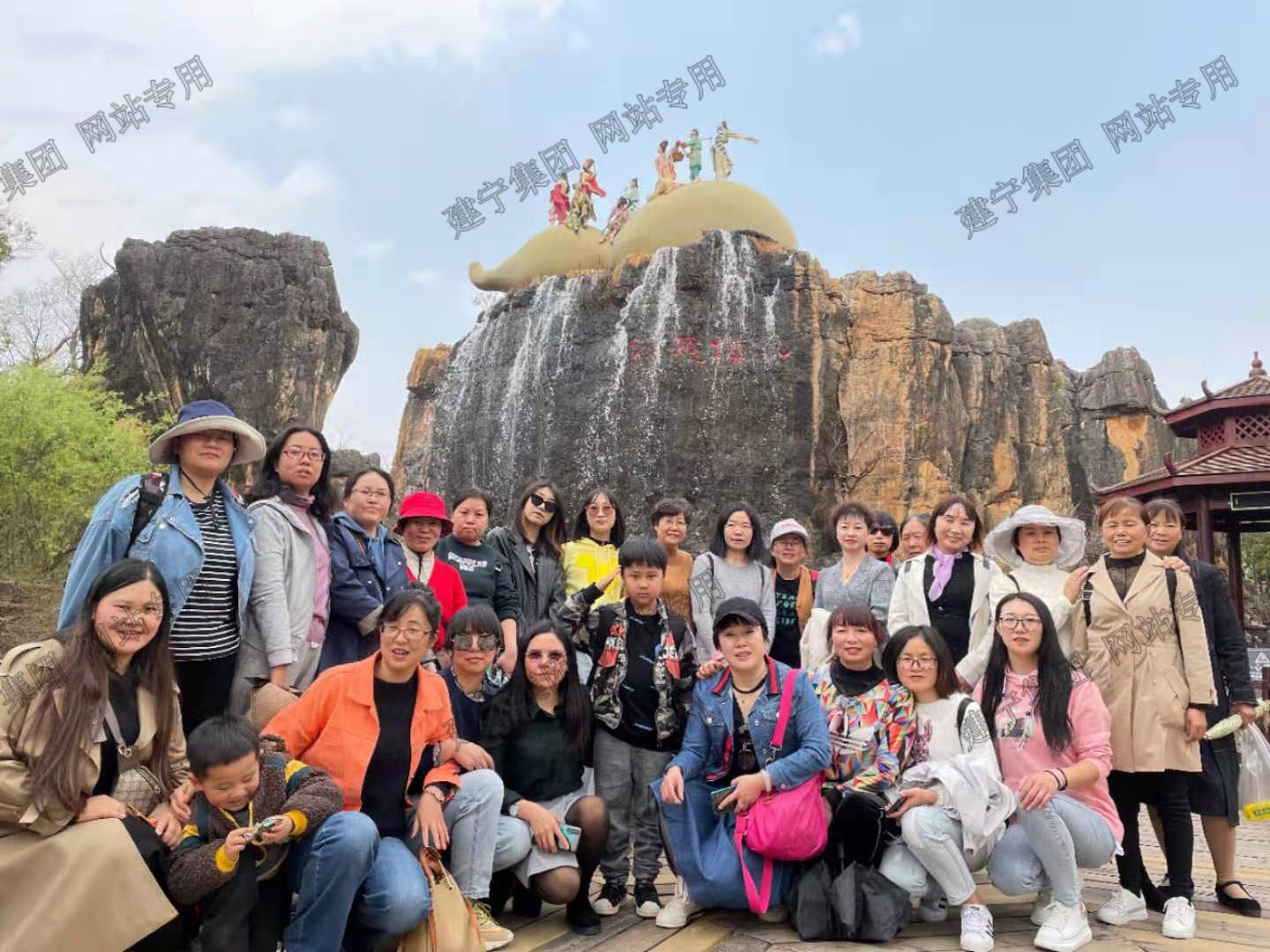 建宁集团2021年“三八妇女节”团建游石林 的团建游石林